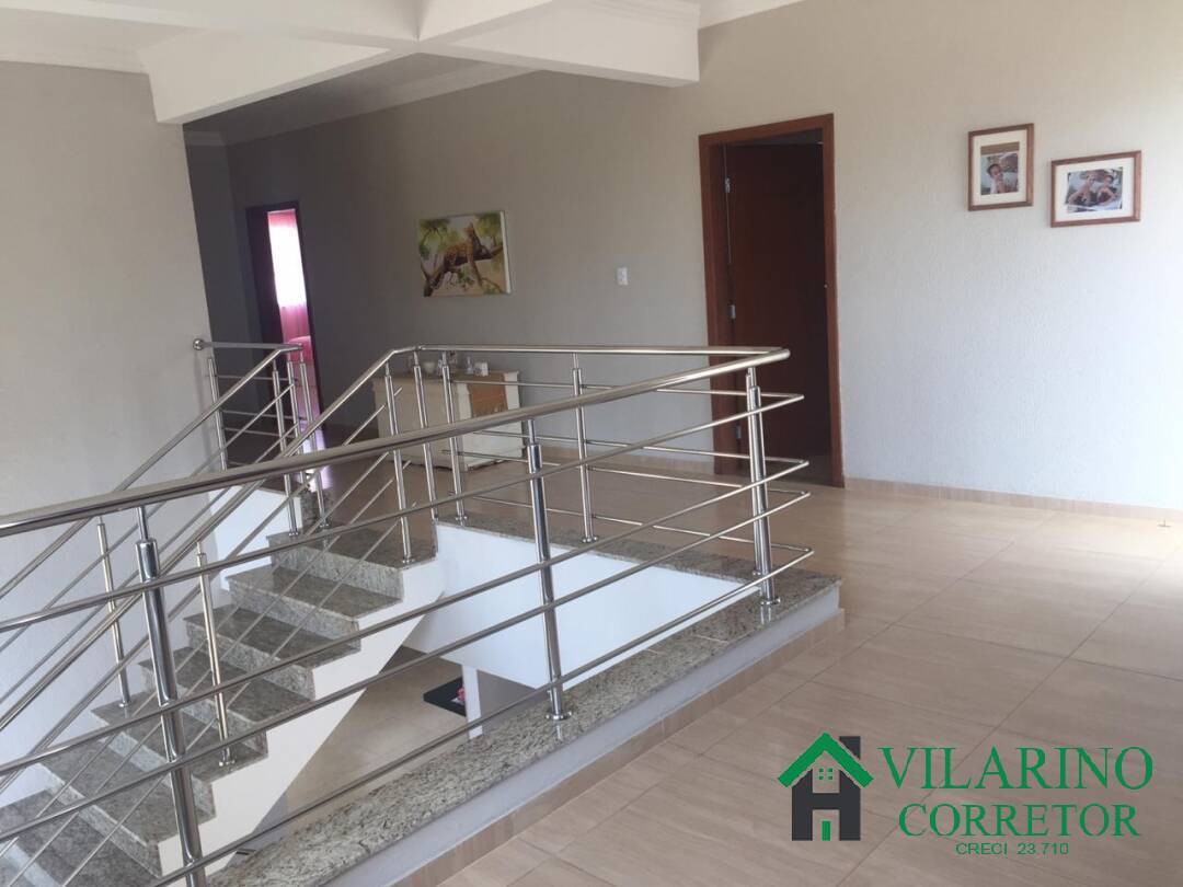 Casa à venda e aluguel com 4 quartos, 329m² - Foto 2