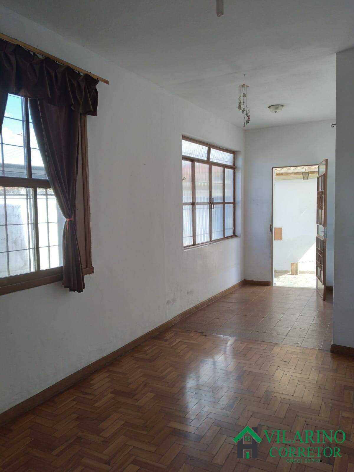 Casa à venda com 6 quartos, 210m² - Foto 17