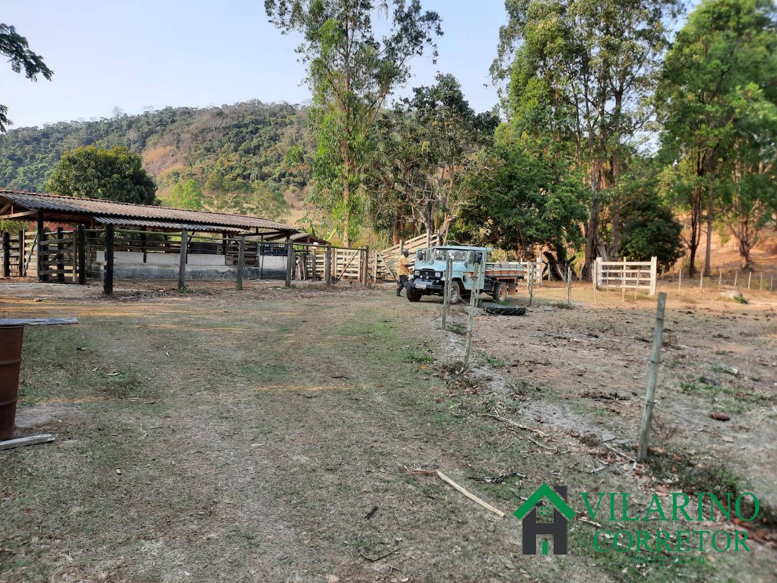 Fazenda à venda com 4 quartos, 400m² - Foto 2