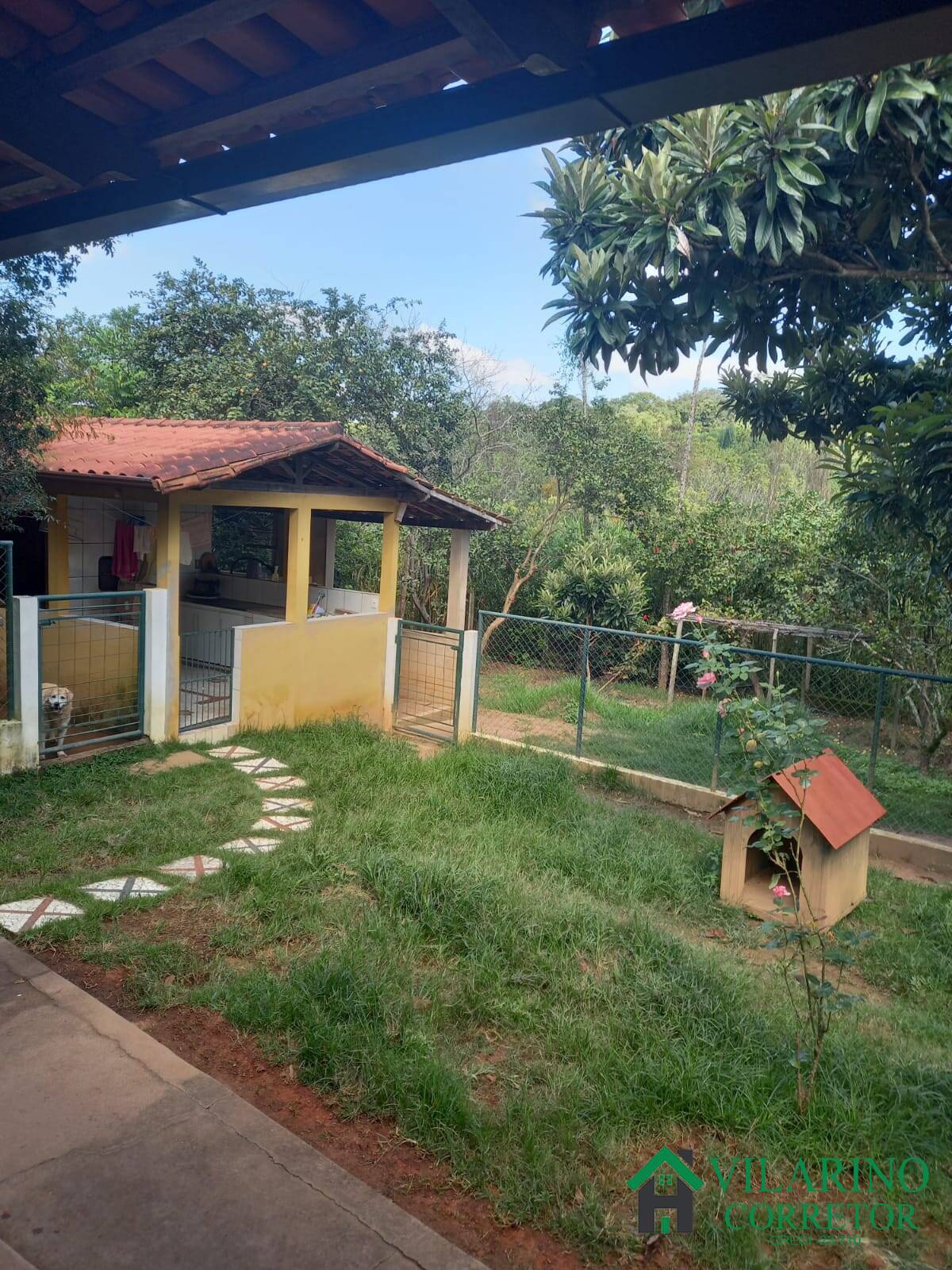 Fazenda à venda com 3 quartos, 200m² - Foto 2