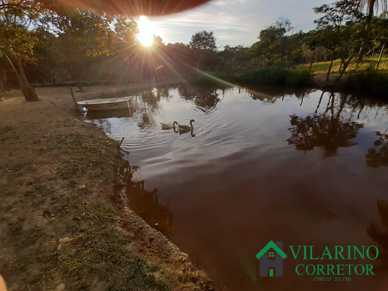 Fazenda à venda com 3 quartos, 225m² - Foto 2