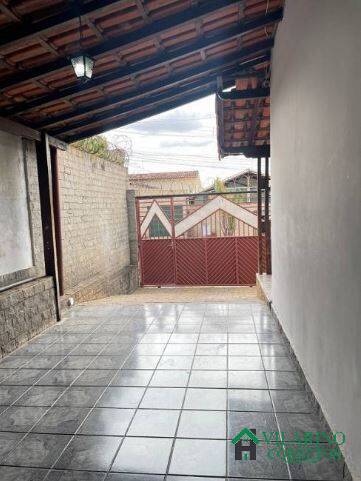 Casa à venda com 6 quartos, 275m² - Foto 2