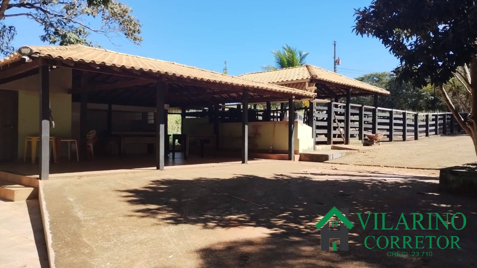 Fazenda à venda com 3 quartos, 800m² - Foto 1