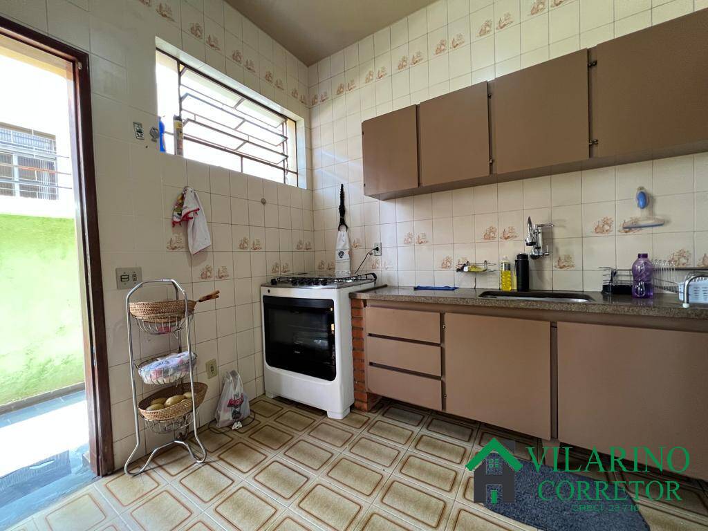 Casa à venda com 3 quartos, 330m² - Foto 11