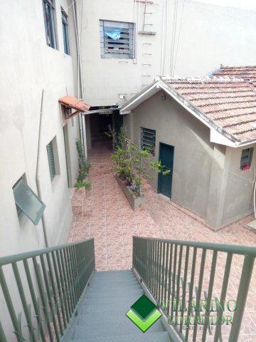 Casa à venda com 9 quartos, 300m² - Foto 1